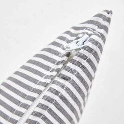 Lot De 2 Coussins Carrés Polyester Linea Gris 45x45x8 Cm 11 Lot De 2 Coussins Carrés Polyester Linea Gris 45x45x8 Cm -Le Coin Detente Boutique 6488657c254bc6.35113530