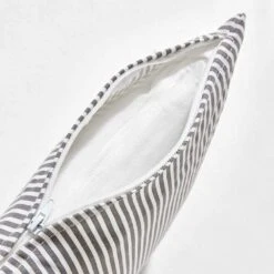 Lot De 2 Coussins Carrés Polyester Linea Gris 45x45x8 Cm 12 Lot De 2 Coussins Carrés Polyester Linea Gris 45x45x8 Cm -Le Coin Detente Boutique 6488657cb24560.83787195